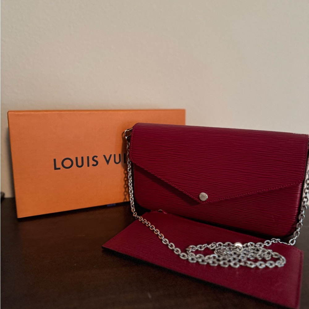 Louis Vuitton Felicie Pochette (Cherry Berry Epi Leather) - Picture 4 of 9